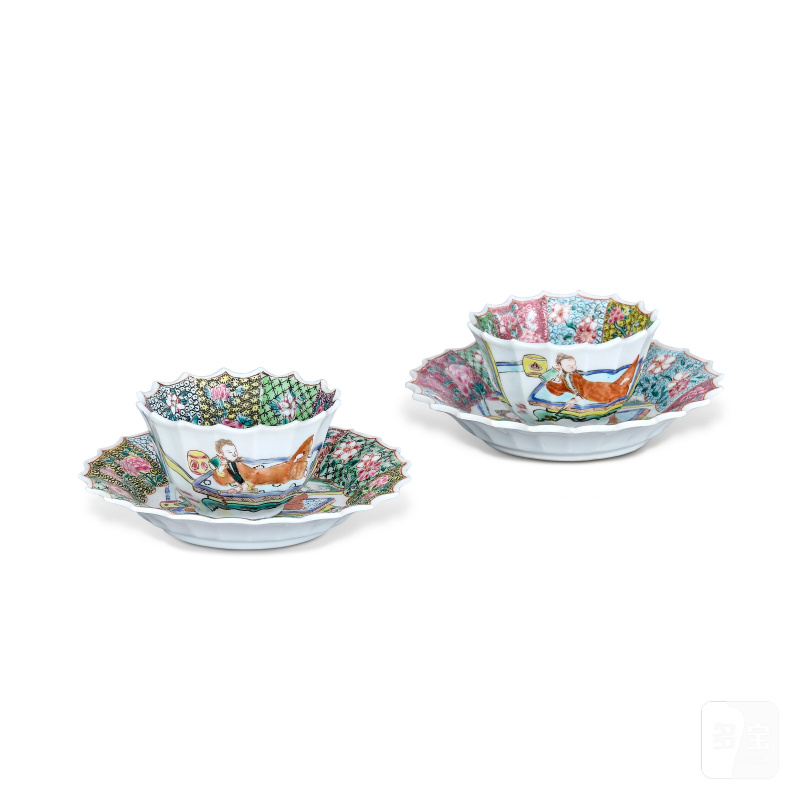 清乾隆 粉彩美人圖花口杯及碟 一對  CHINA, QING DYNASTY, QIANLONG PERIOD (1736-1795)
